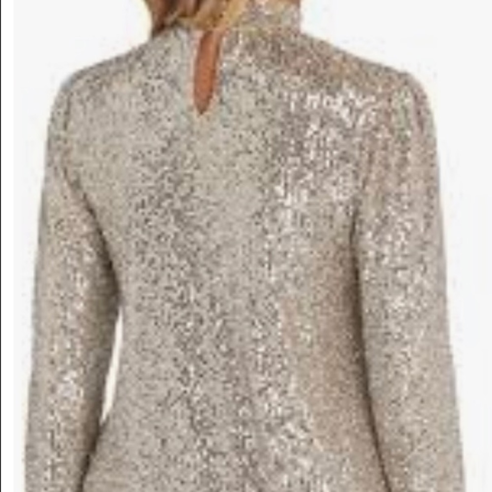⭐️ Firm Price ⭐️ Cable and gauge shimmery Medium top - Picture 2 of 9